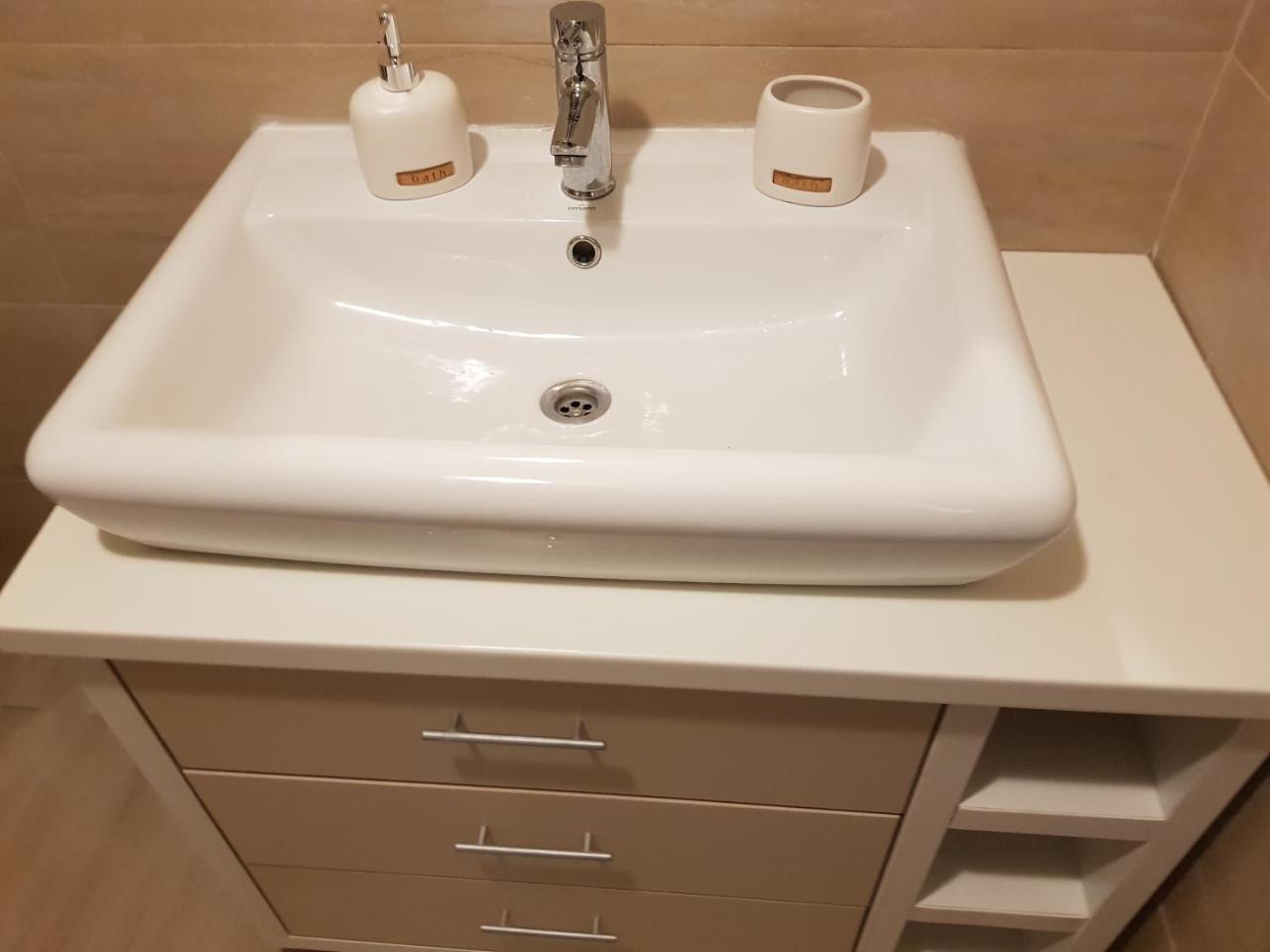 Modern Apartment With Pool In North Bucharest Cretuleasca Εξωτερικό φωτογραφία